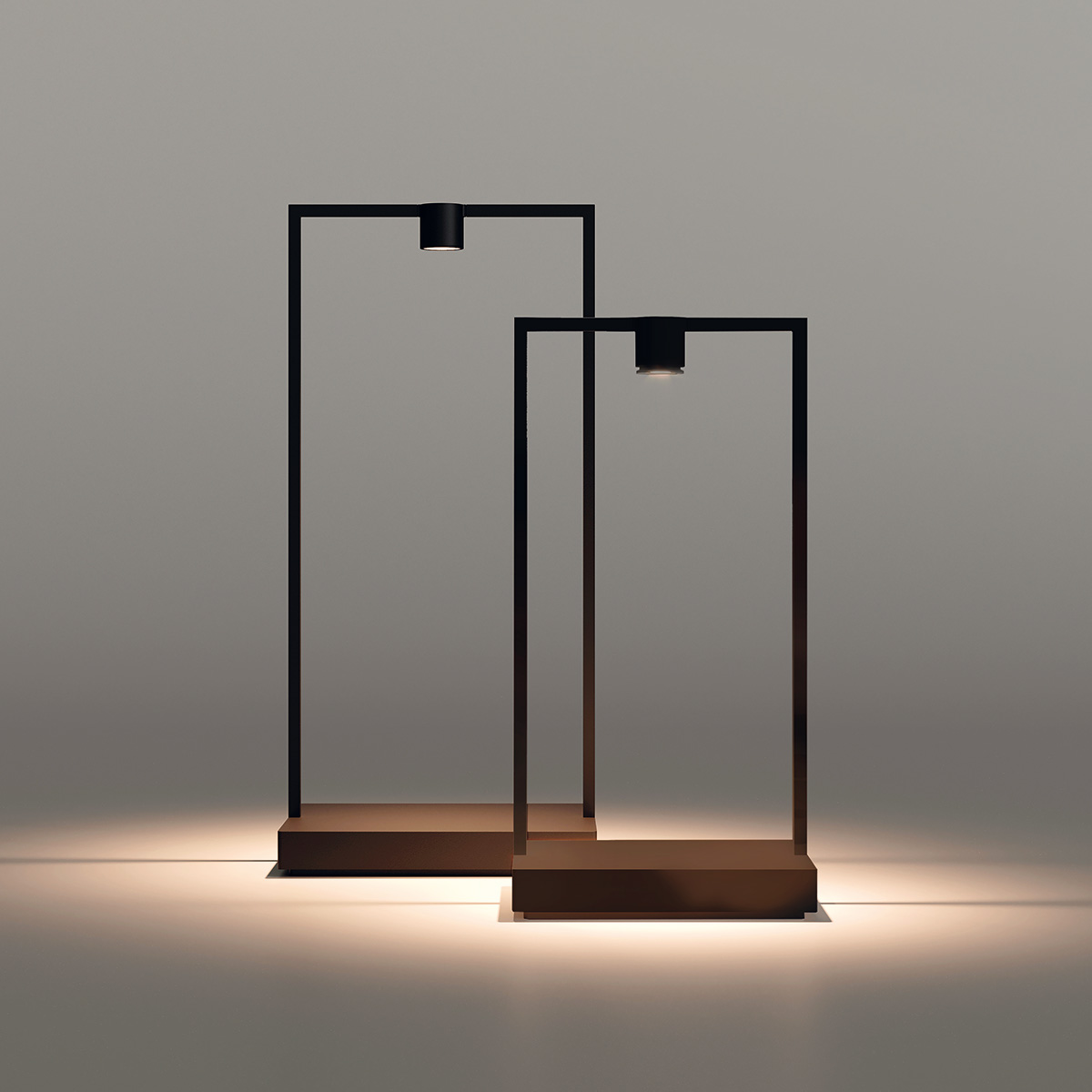 Artemide Curiosity LED Akkuleuchte, Höhe: 36 cm und 45 cm, braun / schwarz (©Giona Andreani)