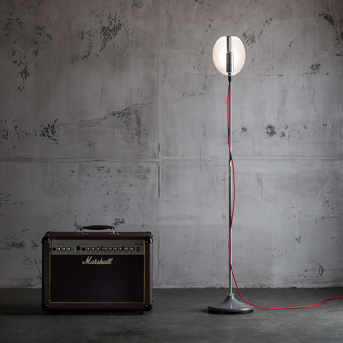 Less 'n' more Stereo LED Stehleuchte, Alu poliert / Beton grau (Leuchtenkopf indirektstrahlend, mit Lichtsegel)