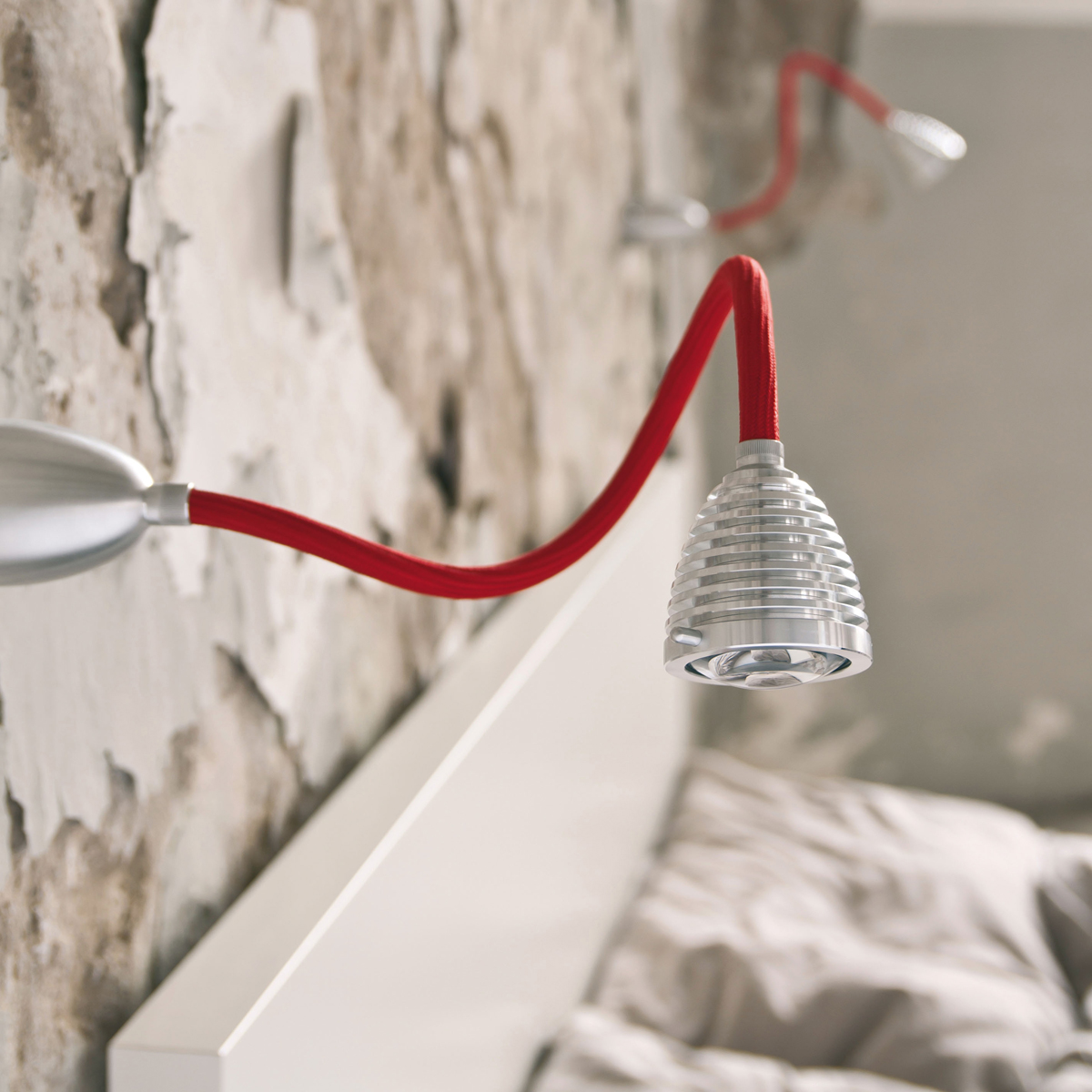 Less'n'more Athene LED Wand- / Deckenstrahler, Flexwelle: lang, Textil rot