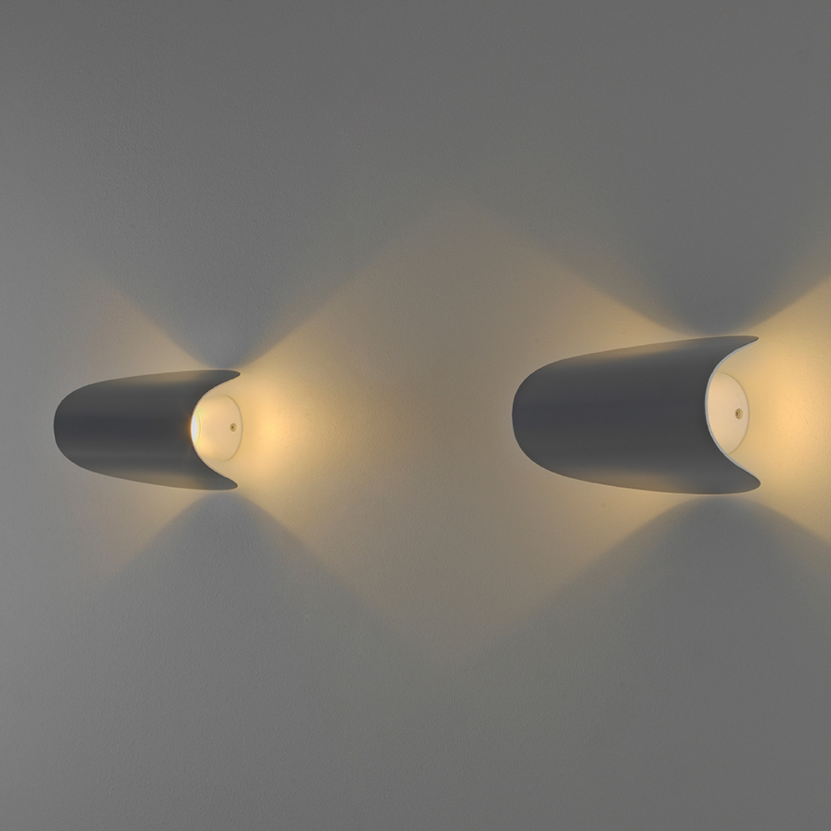 Fontana Arte Io LED Wandleuchte, dunkelgrau