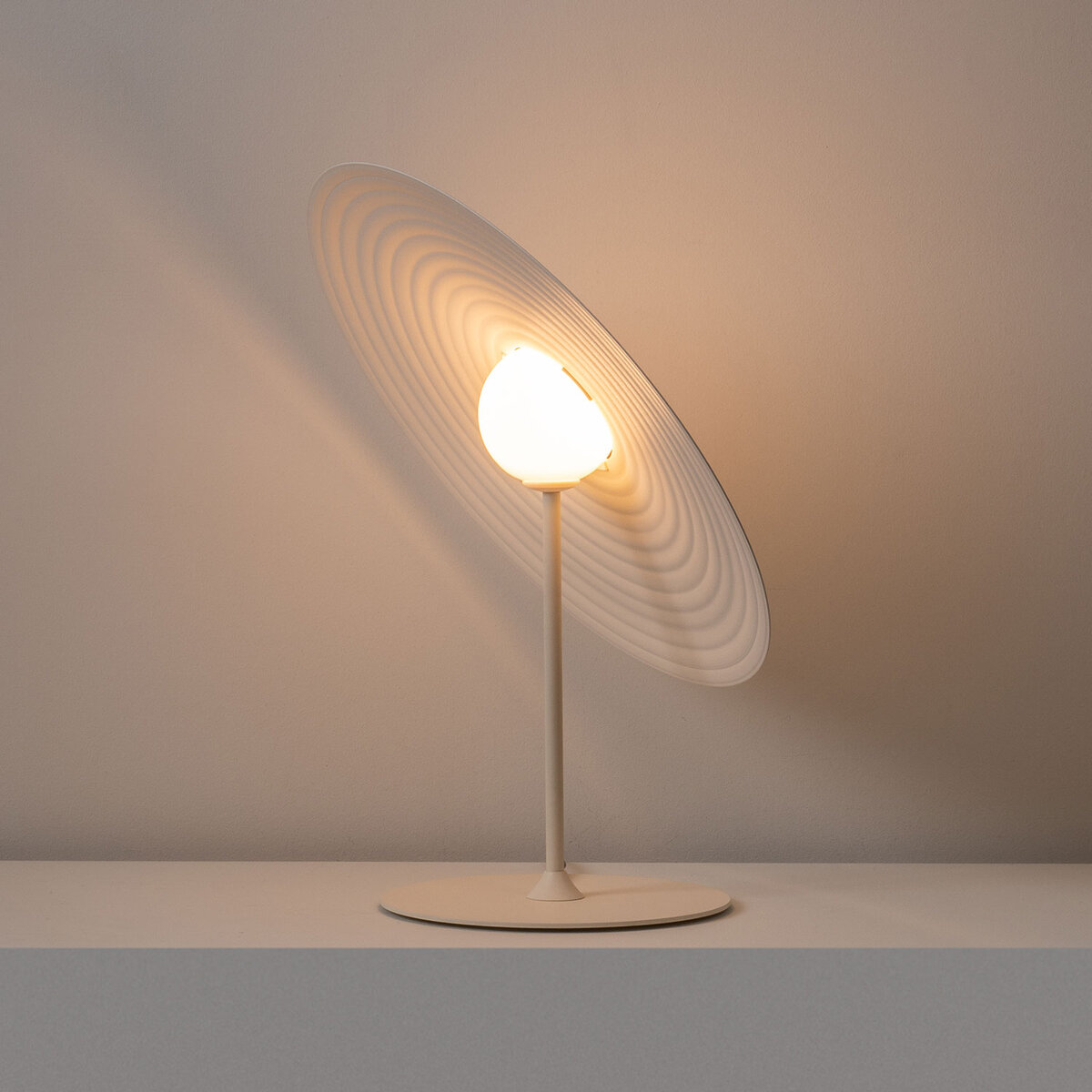 Milan Symphony Tischleuchte, Schirm Ø: 45 cm, nerzfarben