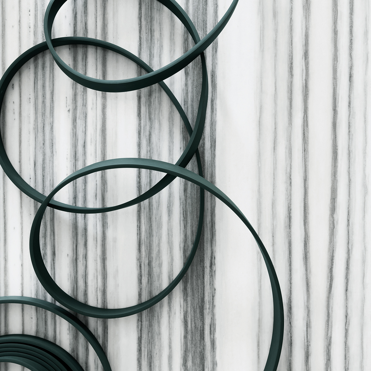 Flos Wireline LED Pendelleuchte, waldgrün, Kabel aus Gummi (©Tommaso Sartori)