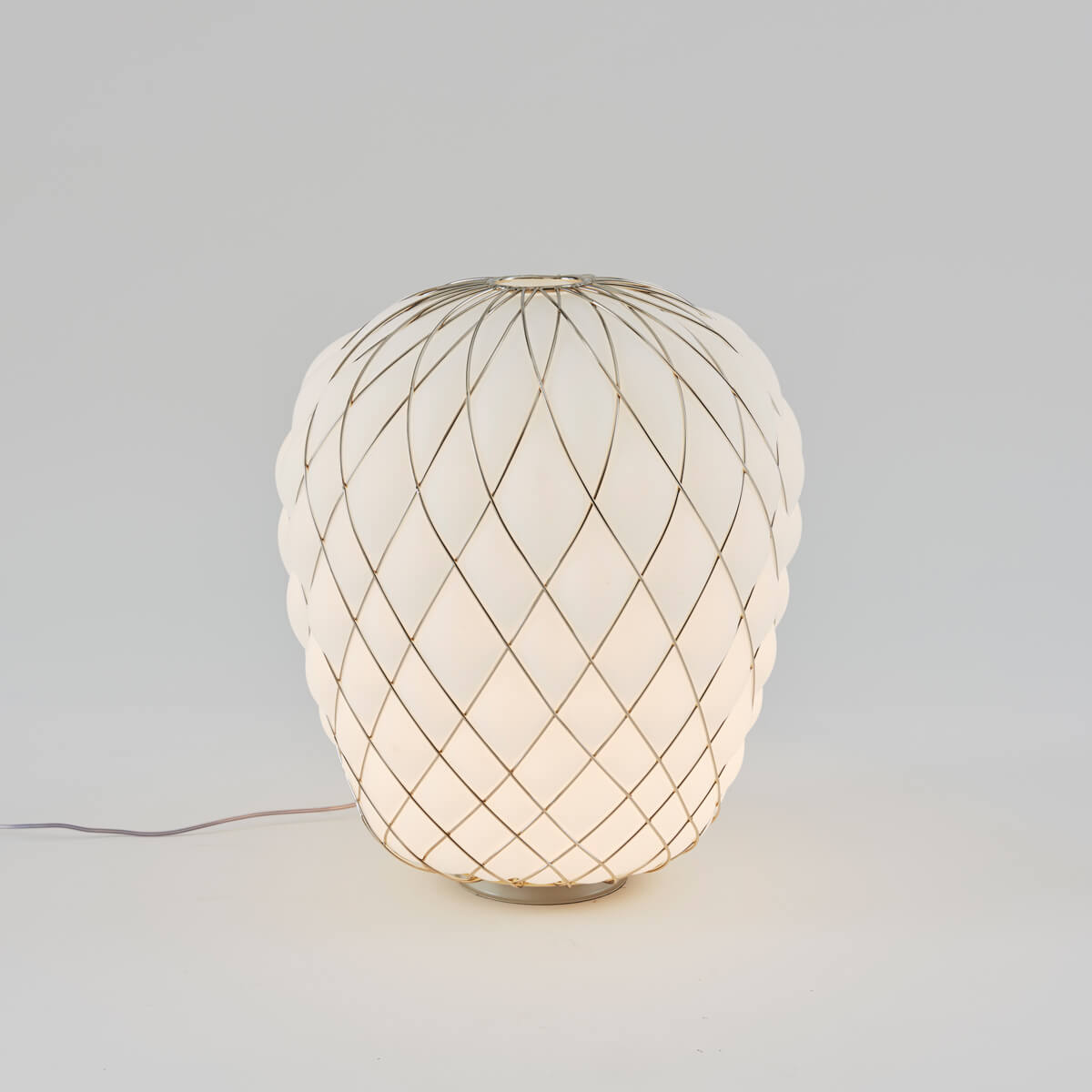 Fontana Arte Pinecone Grande Tischleuchte, Chrom / milchweiß