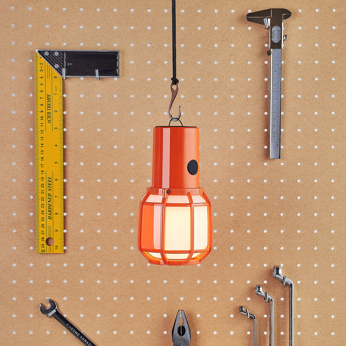 Marset Chispa LED Akkutisch- / Pendelleuchte, orange