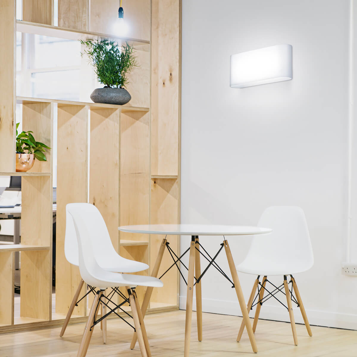 Peill+Putzler Loop LED Wandleuchte, 35,5 x 15 cm, Opalglas