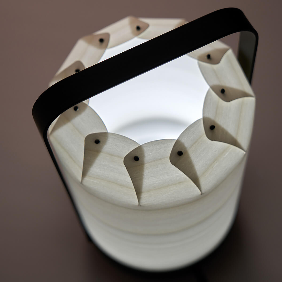 LZF Lamps Mini Chou LED Akkuleuchte, grau (eingeschaltet)