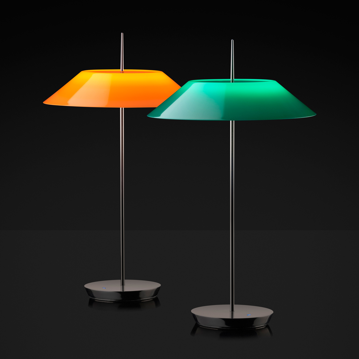 Vibia Mayfair 5500 Tischleuchte, Schirm: grün, und Vibia Mayfair 5500 Tischleuchte, Schirm: orange