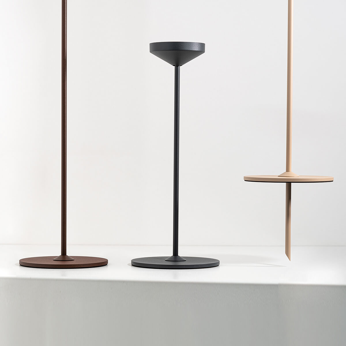 Zafferano AiLati Pina Ständer mit Basis und Erdspieß, Corten, schwarz und sandfarben (verschiedene Montagevarianten)