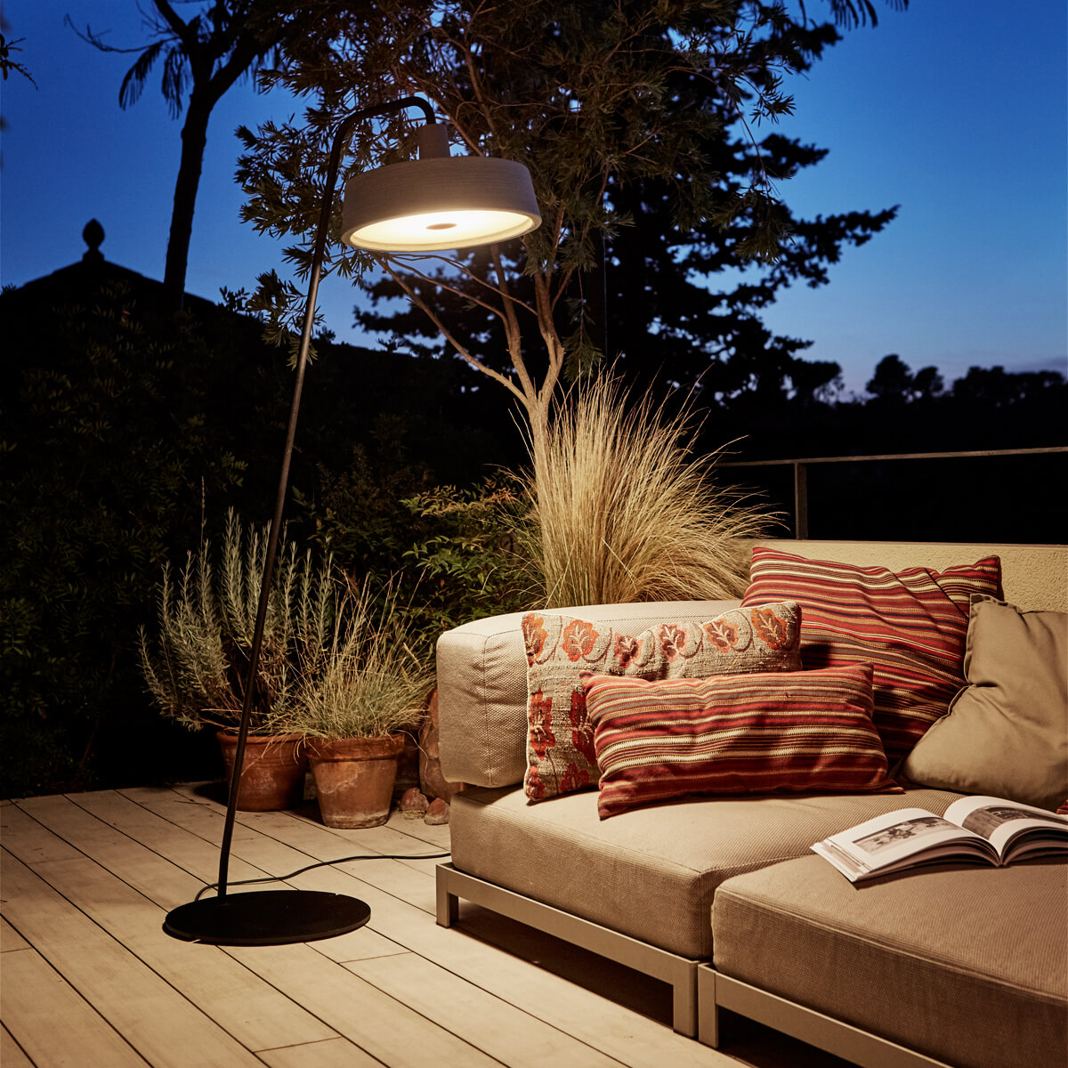 Marset Soho 38 P LED Stehleuchte Outdoor, steingrau