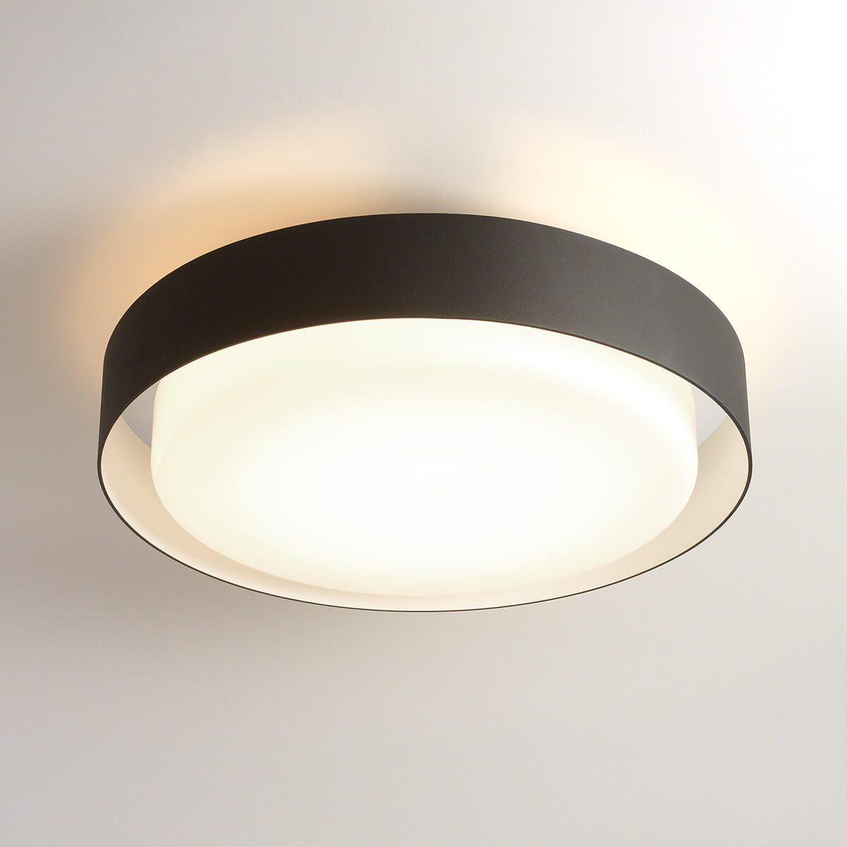 Marset Plaff-on! IP54 Wand- / Deckenleuchte, Ø: 50 cm, schwarz