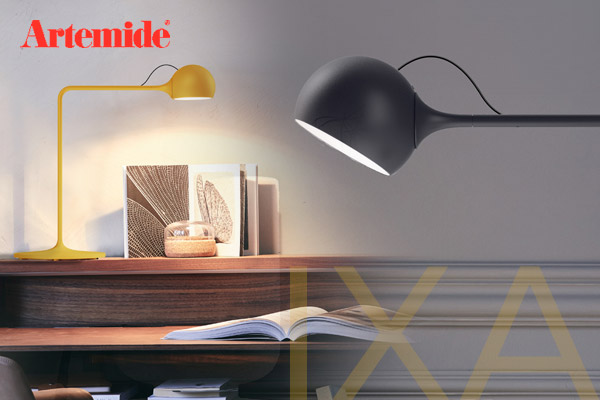 Artemide IXA LED Tischleuchte in Gelb und Schwarz in einer gemütlichen Leseecke Artemide IXA LED Tischleuchte in Gelb und Schwarz in einer gemütlichen Leseecke
