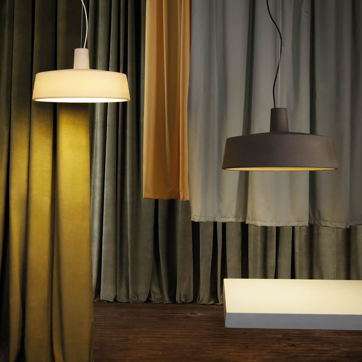 Marset Soho 57 LED Pendelleuchte, weiß und steingrau