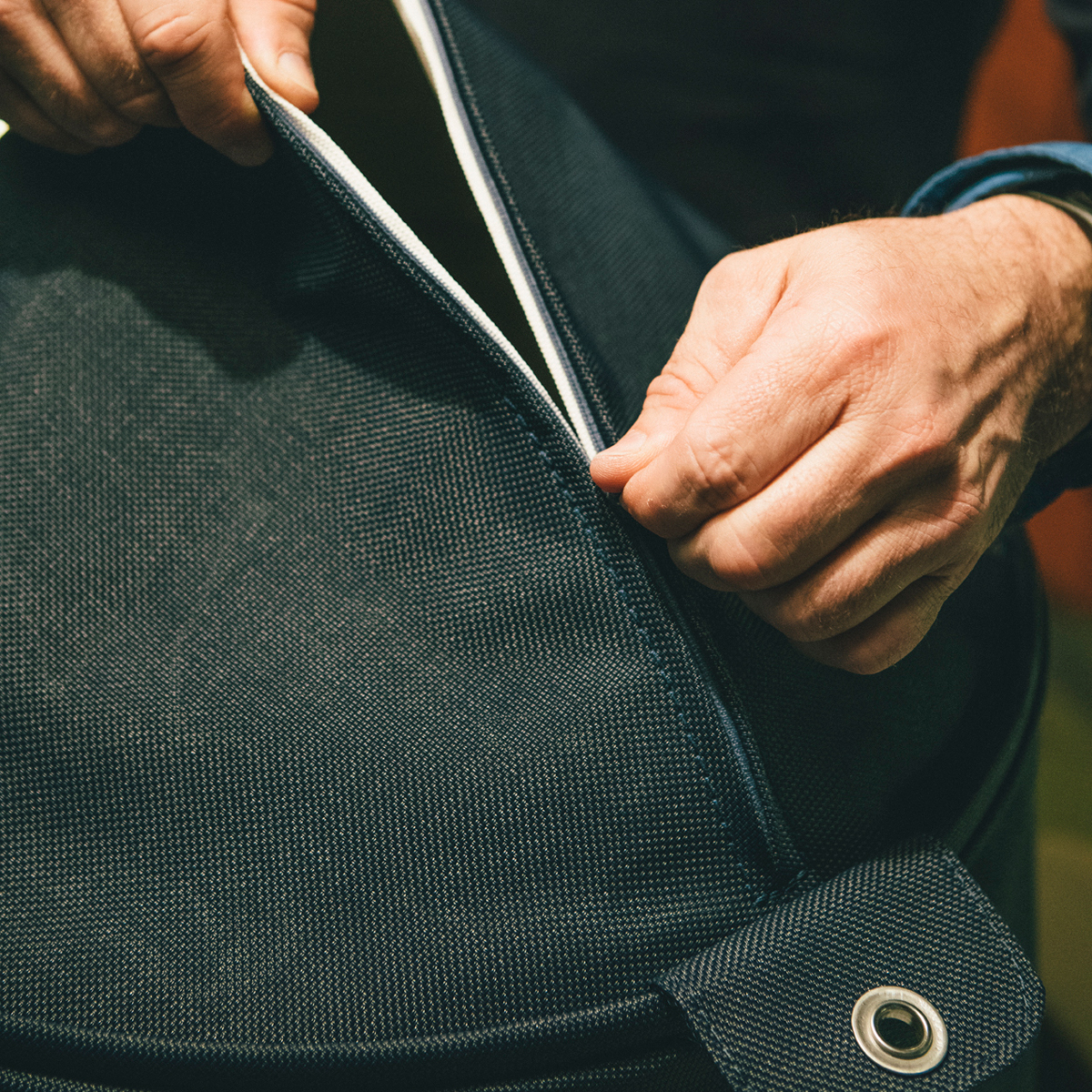 Designer Joan Gaspar beim Entwurf der Marset Jaima LED Leuchtenkollektion