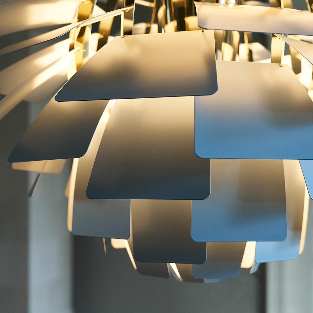 Louis Poulsen PH Artichoke 480 Pendelleuchte, Ø: 48 cm, Dusty blue / Messing