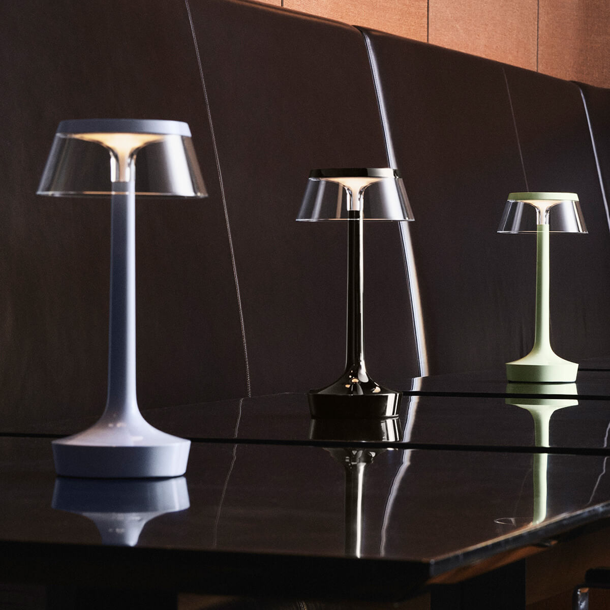 Flos Bon Jour Unplugged LED Akkuleuchte, Faded blue (hellblau), schwarz Chrom und Fresh mint (hellgrün) (©Marco Cella)