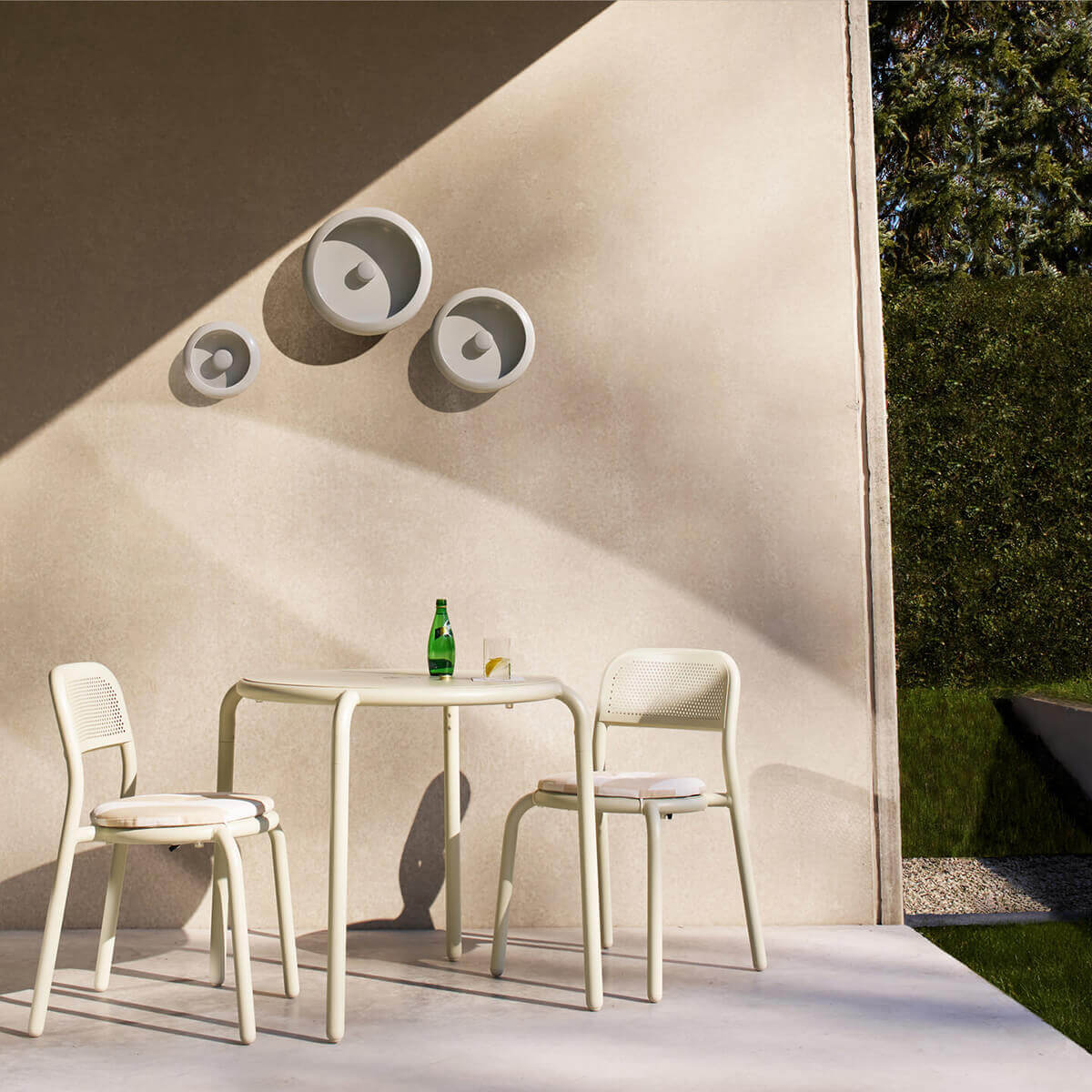 Oloha Large LED Akkuleuchte & Schale
