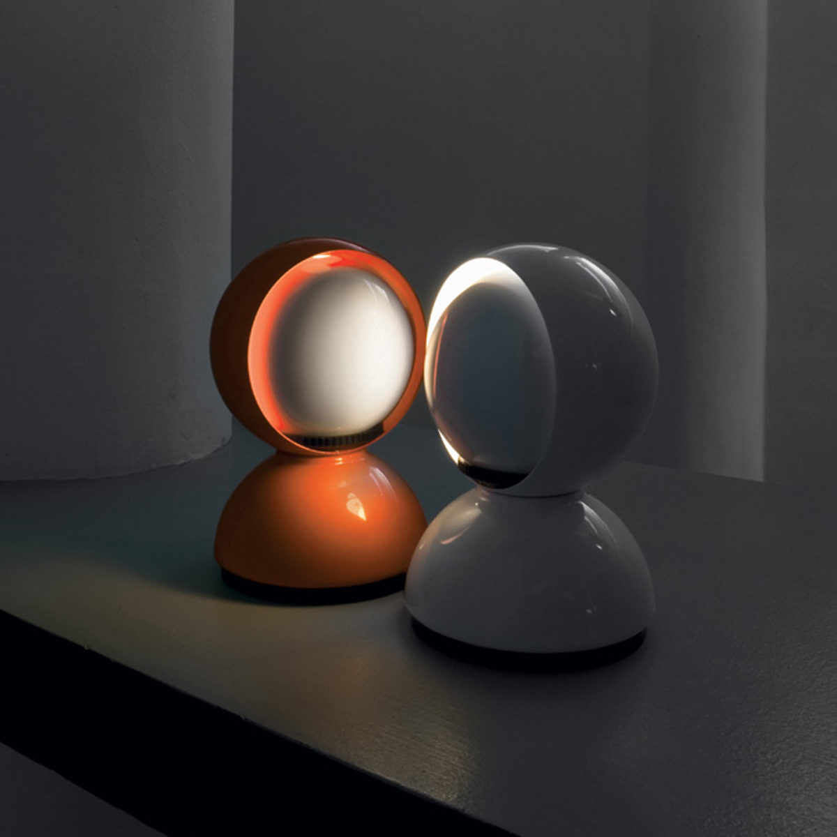 Artemide Eclisse Tavolo, orange und weiß glänzend