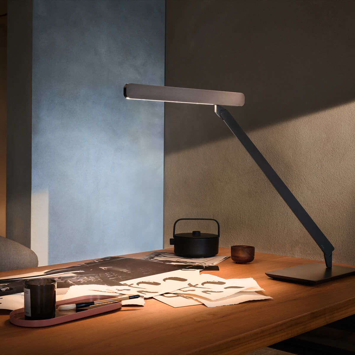 Occhio Taglio tavolo "air" Tischleuchte, schwarz matt, Kopf: phantom