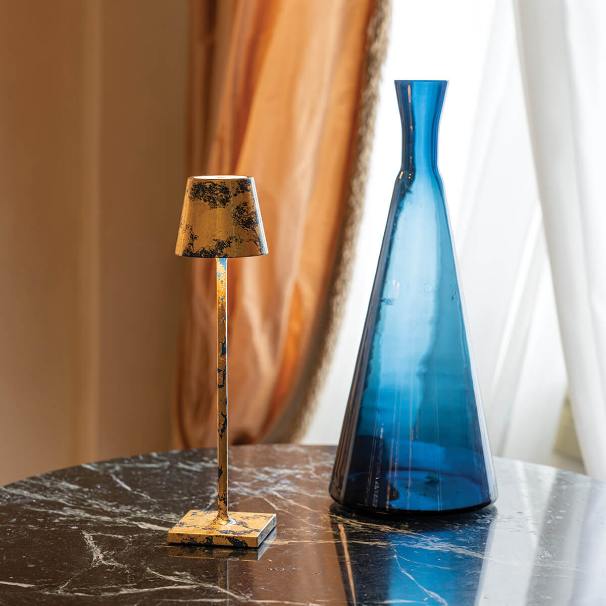 Zafferano AiLati Poldina micro Pro LED Akkuleuchte, Capri blau / Blattgold mit Craquelé