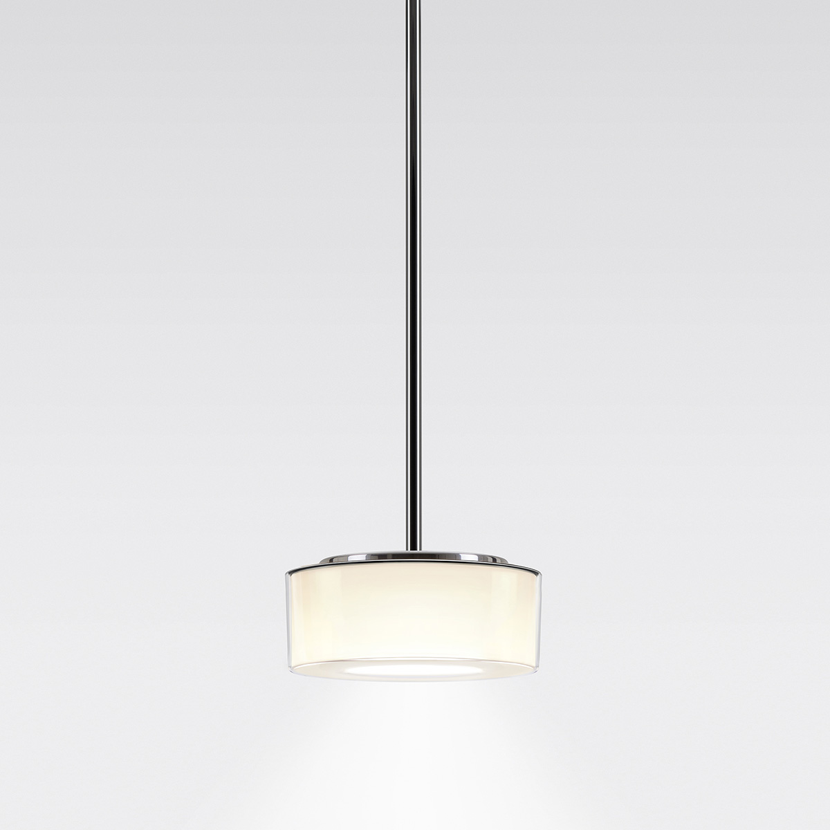 Serien.lighting Curling Suspension Tube S LED Pendelleuchte, 3000 K, Acryl klar, Reflektor: zylindrisch opal (©serien.lighting)