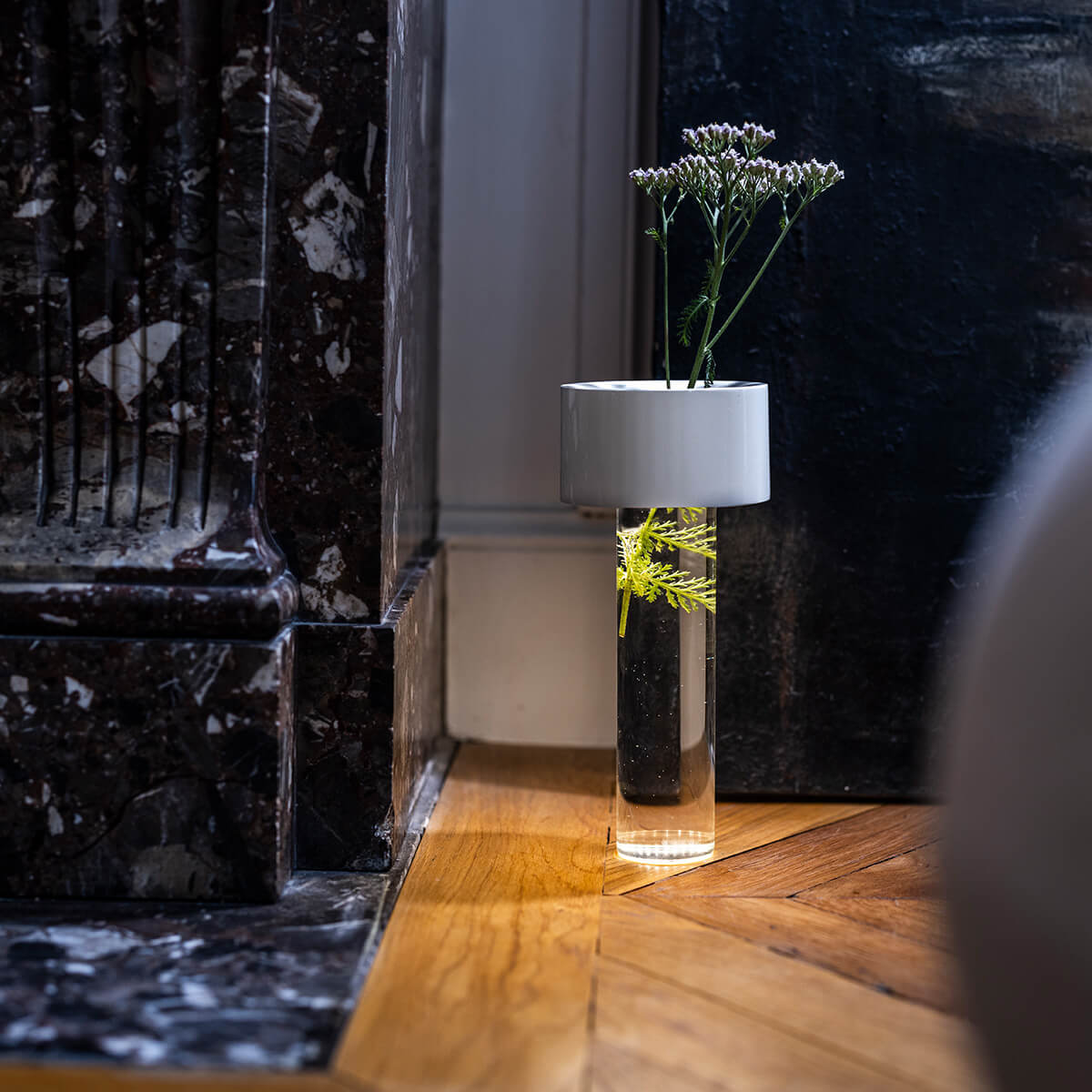 Foscarini Fleur LED Tavolo Akkuleuchte & Vase, bianco (weiß)