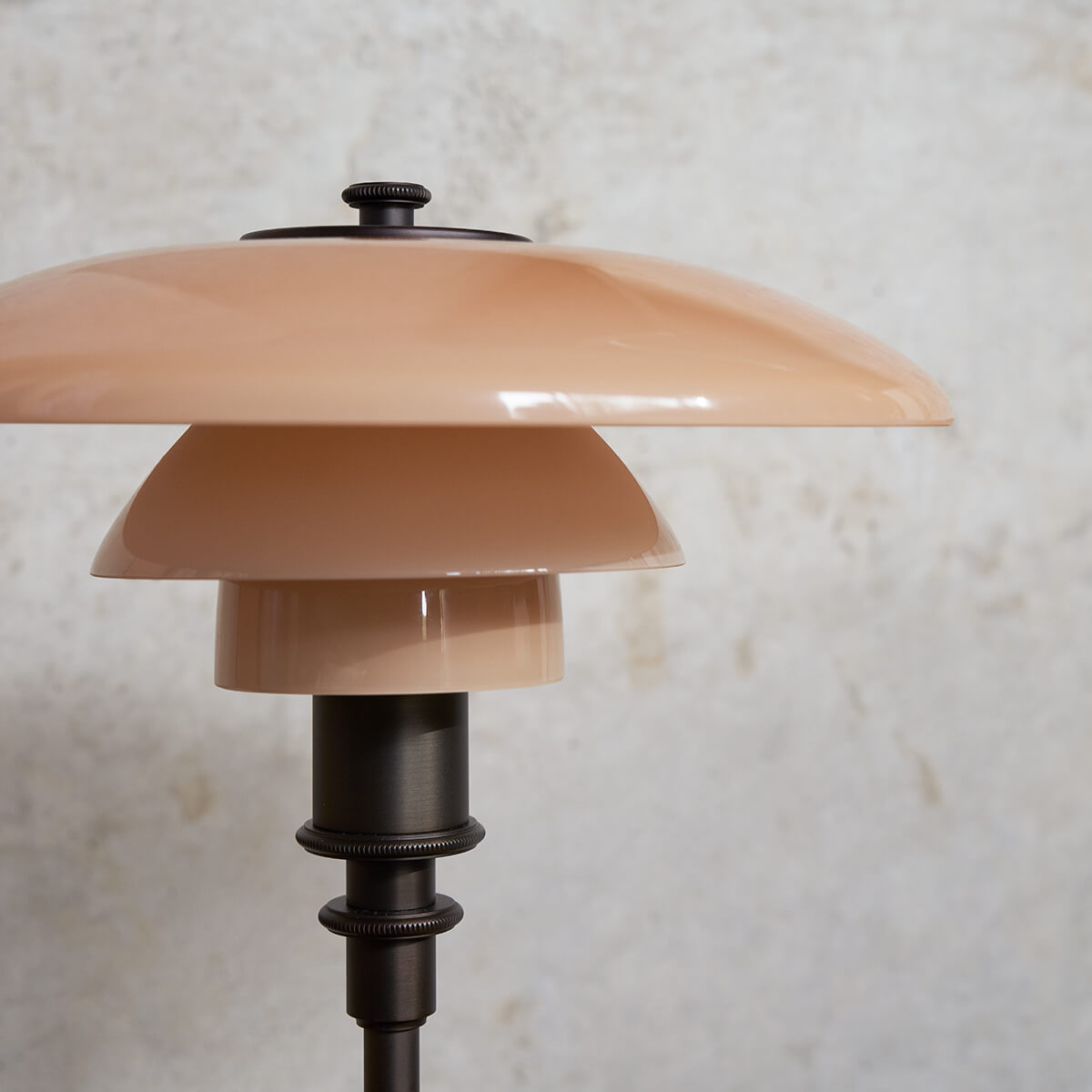 Louis Poulsen PH 2/1 Tischleuchte Limited Edition, Altmessing / Glas dusty terracotta