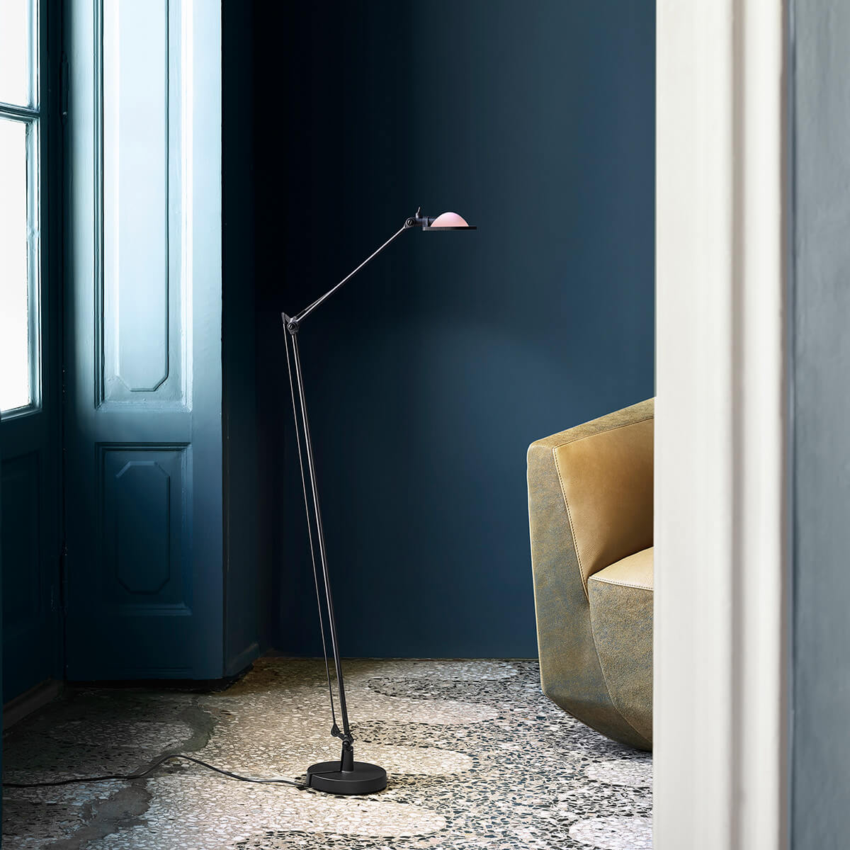 Luceplan Berenice Terra, Gestell: schwarz, Reflektor: rosa