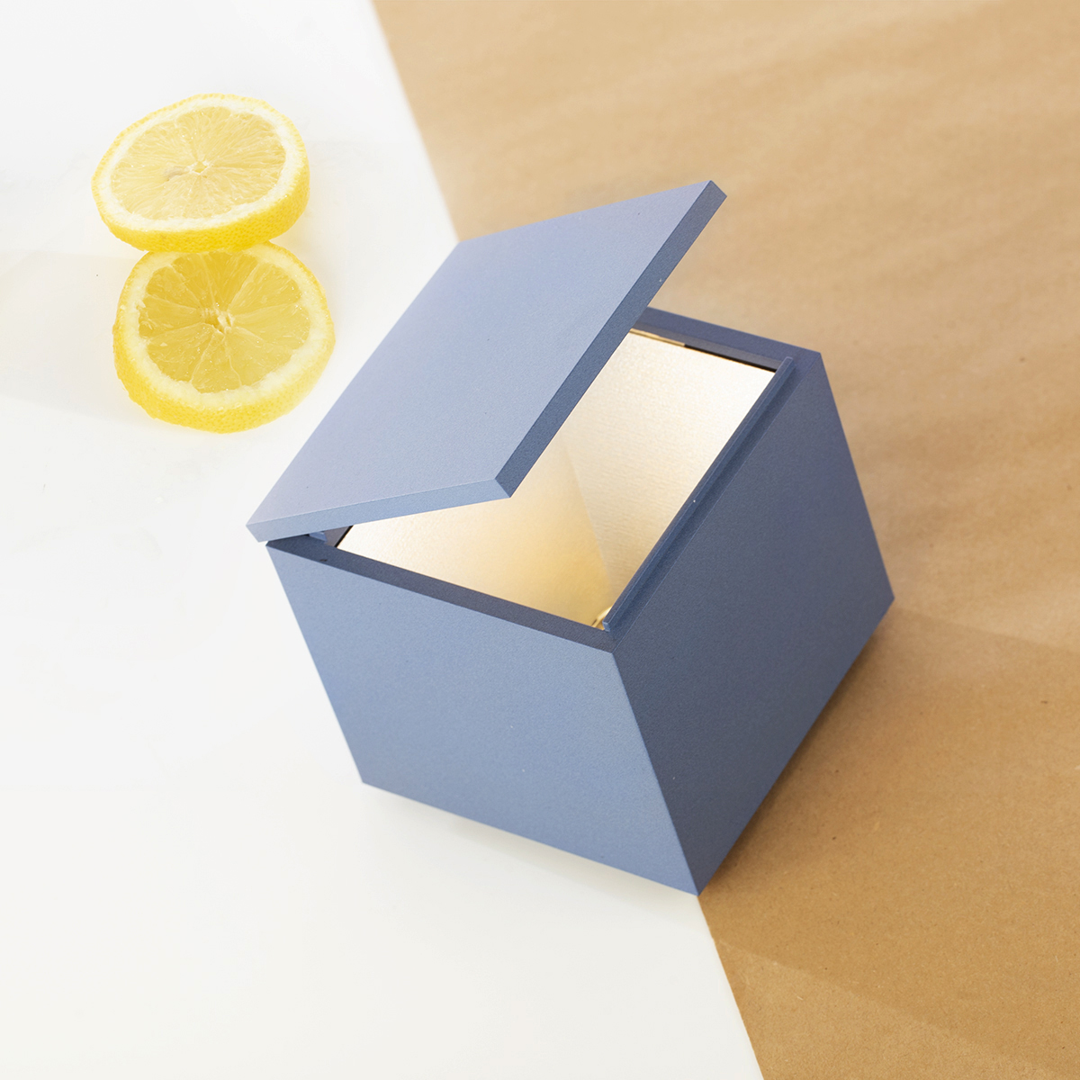 Cini & Nils Cuboluce wireless LED Akkuleuchte, denim seidenmatt (©Leuchtenland.com)