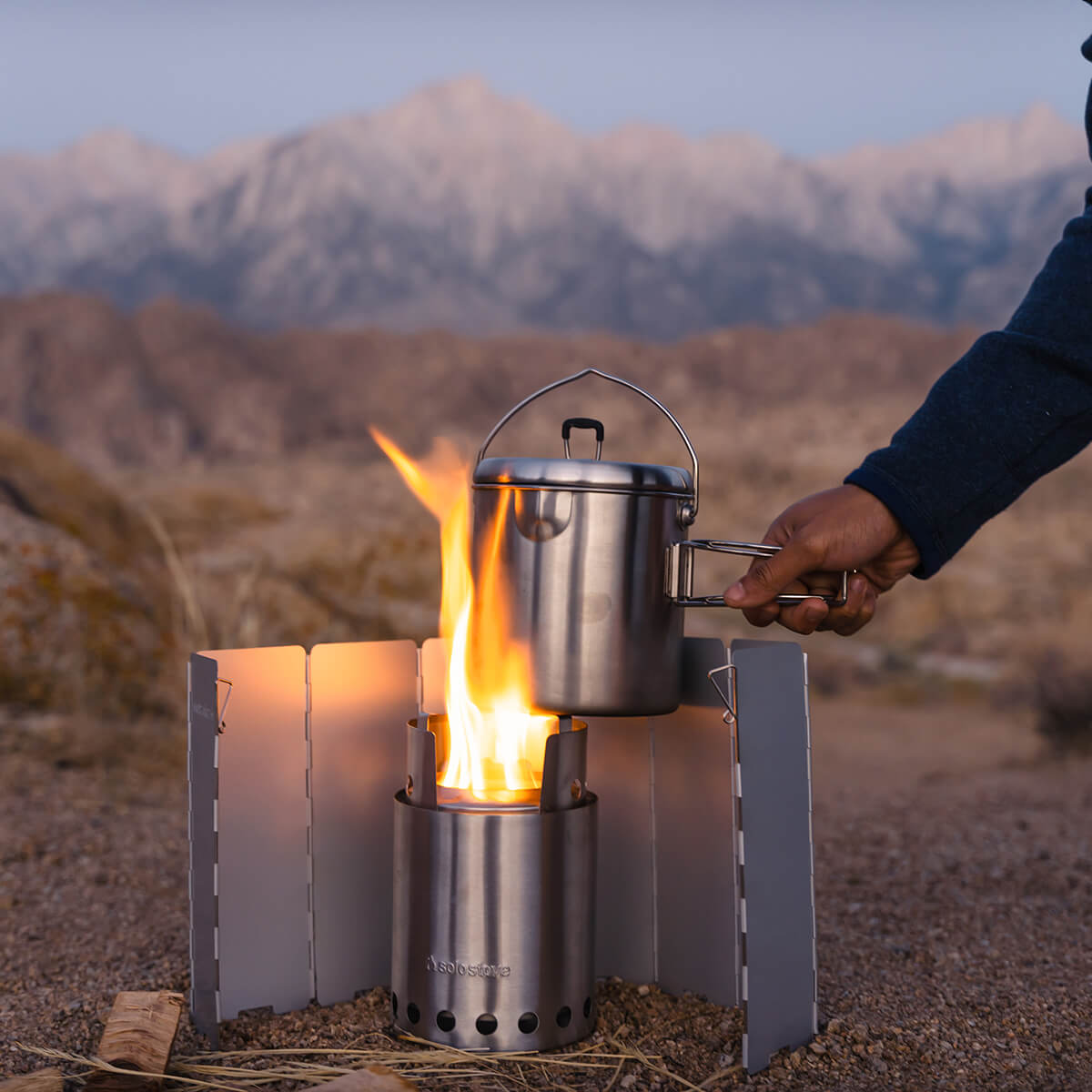 Solo Stove Titan Campingkocher, Edelstahl, mit Windschutz und Pot 1800 Kochtopf (als Zubehör erhältlich)