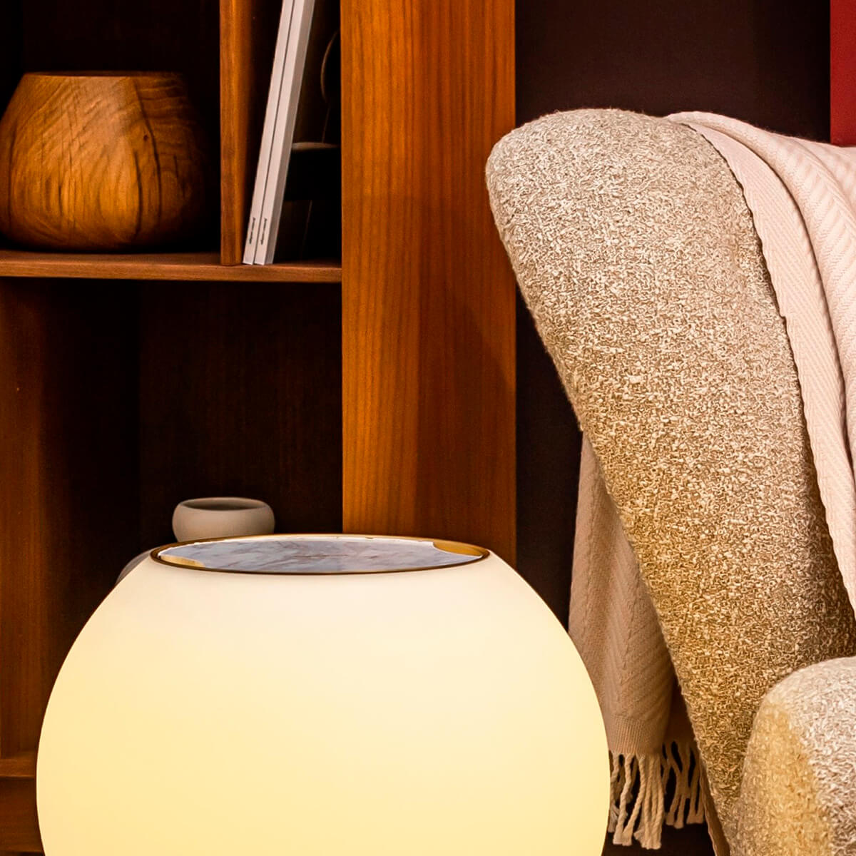 Kooduu Sphere LED Akkuleuchte, Bluetooth Lautsprecher & Weinkühler, Messing, mit Extender L, schwerer Grundplatte und Marmorplatte (als Zubehör erhältlich)