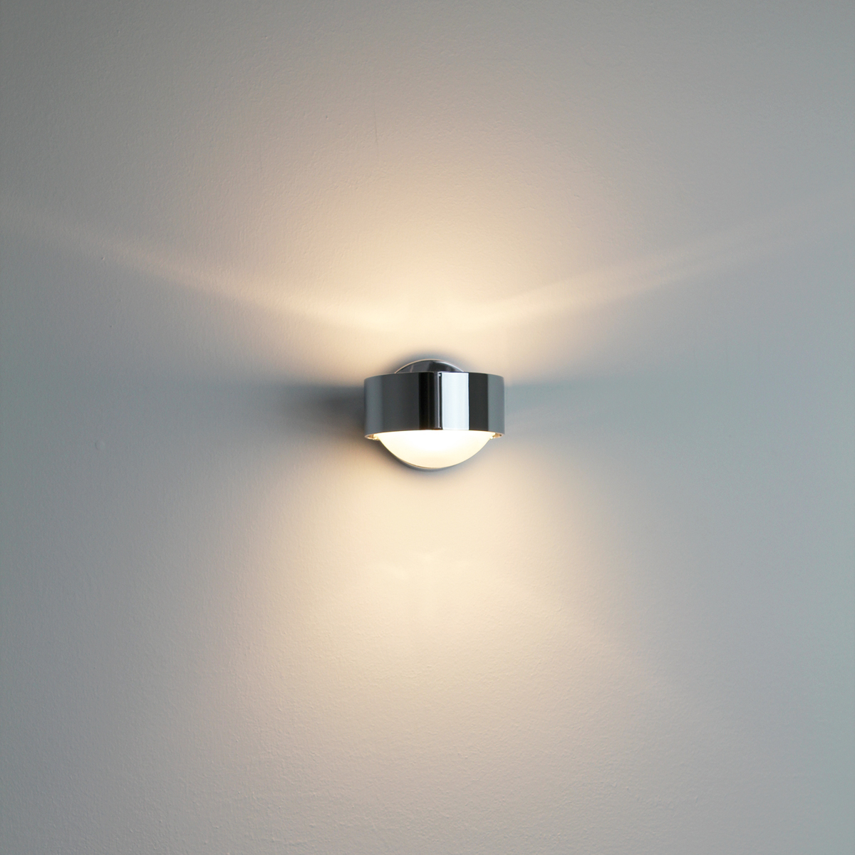 Top Light Puk Mini Wall Wandleuchte, Chrom, mit Top Light Puk Mini Linse satiniert (unten) und Puk Mini Glas satiniert (oben)