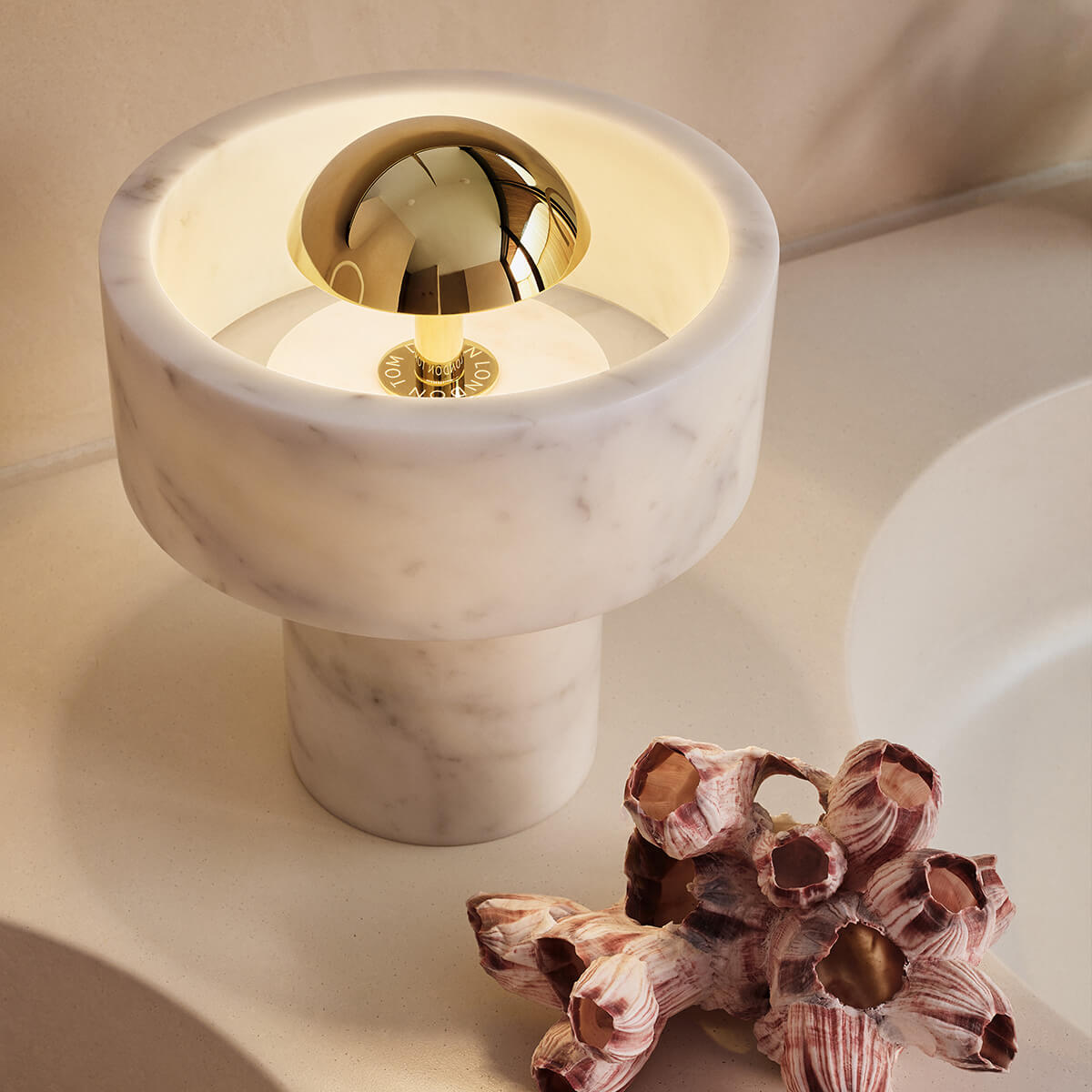 Tom Dixon Stone Portable LED Akkuleuchte, Gold / Marmor