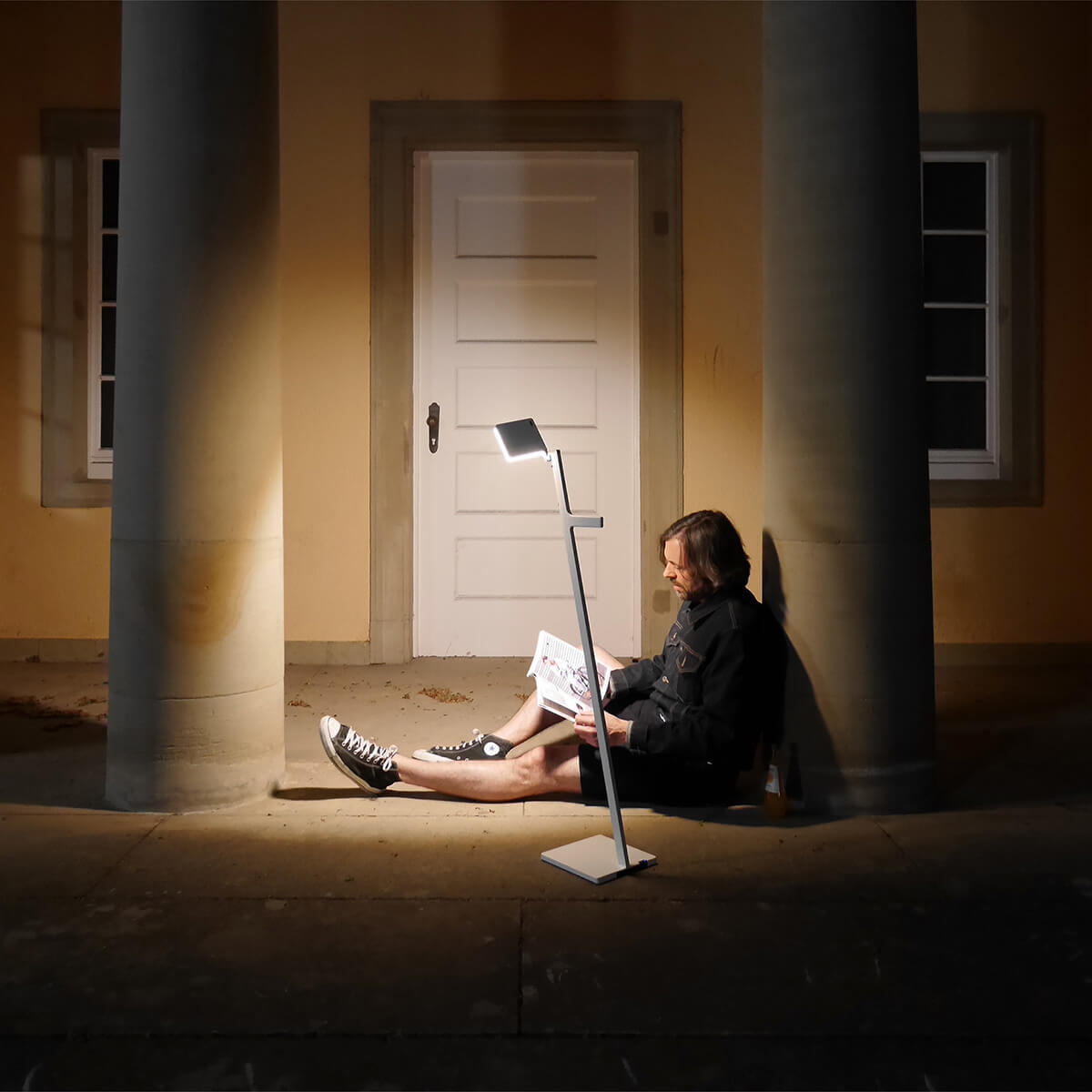 Nimbus Roxxane Leggera 101 CL LED Akkustehleuchte, dark bronze (©Nimbus Group/Jasmin Mirsberger & Elmar Dunkel)