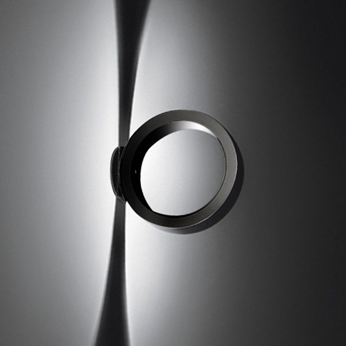 Cini & Nils Assolo Parete / Soffitto On/Off, schwarz, mit runder Wandplatte