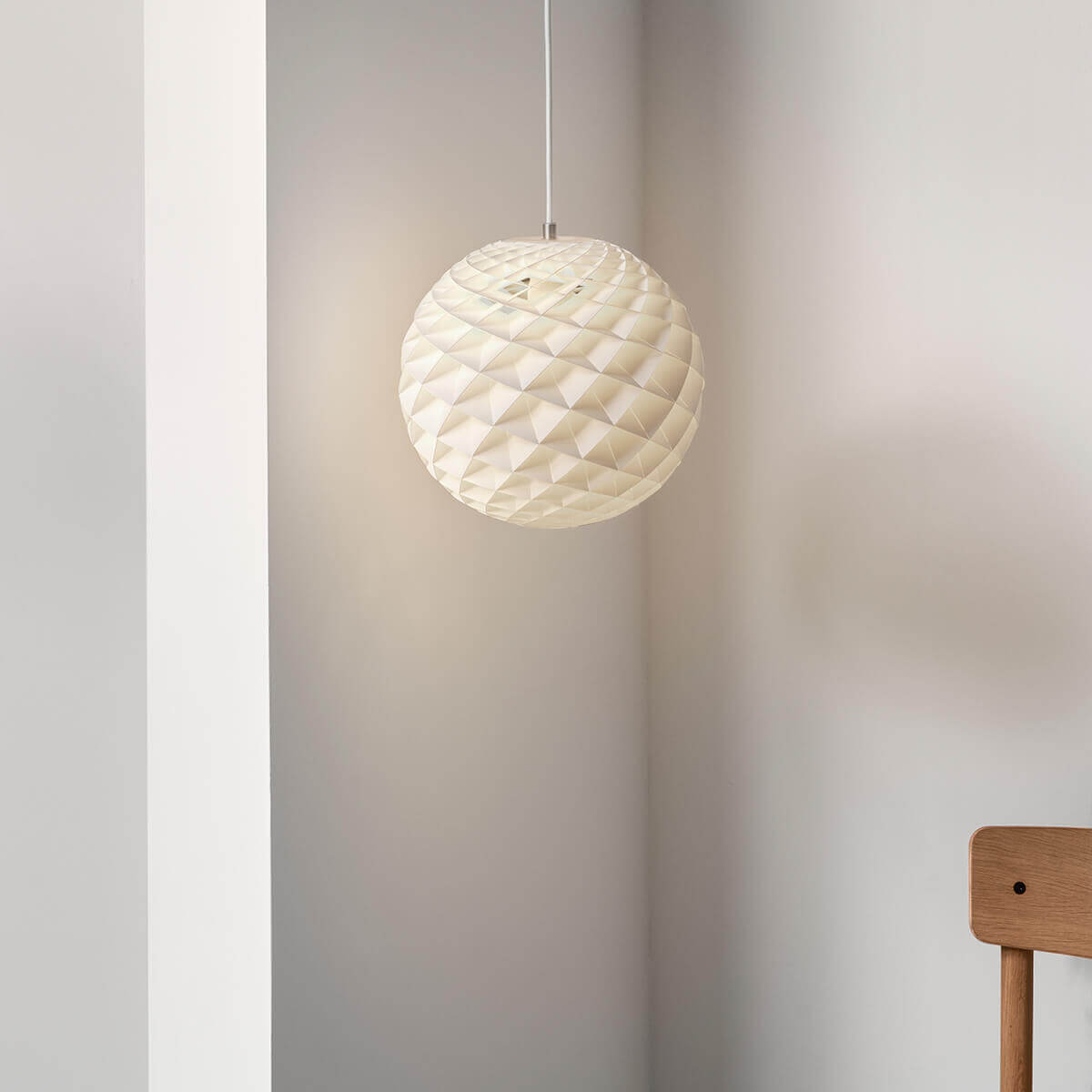 Louis Poulsen Patera Pendelleuchte, Ø: 30 cm, weiß matt
