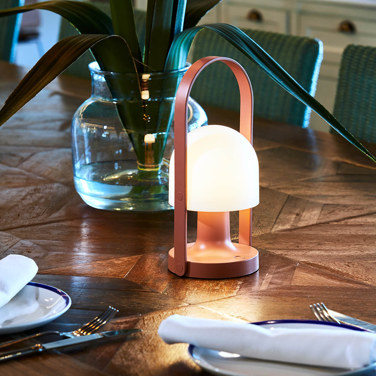 274-marset-followme-led-akkuleuchte-a657-084-terracotta-ambiente-1200x1200 Marset FollowMe LED Akkuleuchte, terrakotta