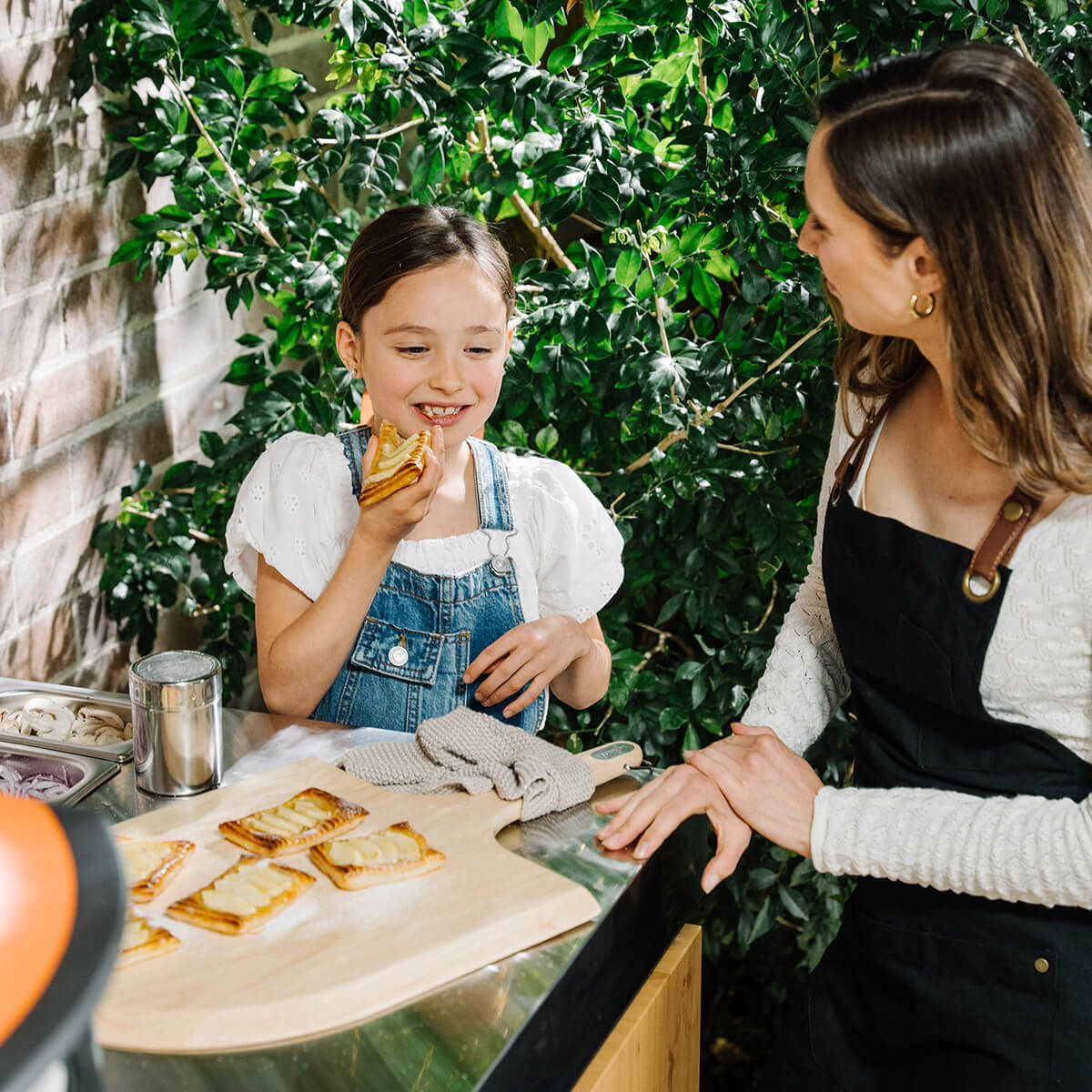 Everdure KILN Pizzaofen, 2 Brenner, rotierend, terracotta