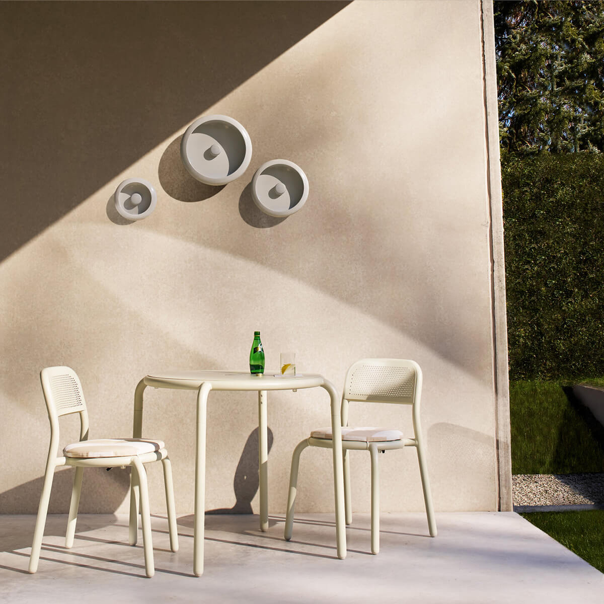 Oloha Medium LED Akkuleuchte & Schale