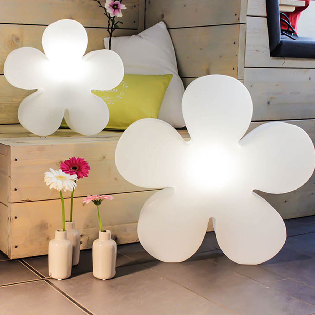 8 seasons design Shining Flower RGB LED Dekoleuchte, Ø: 40 cm und 60 cm, weiß