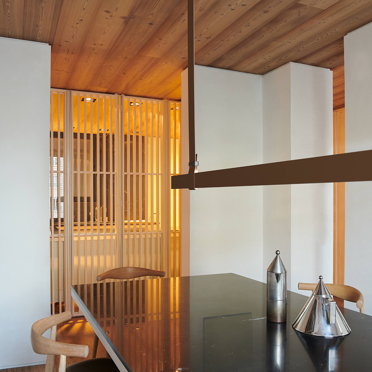 Flos Belt LED Pendelleuchte, Leder naturbelassen (©Eugeni Pons)