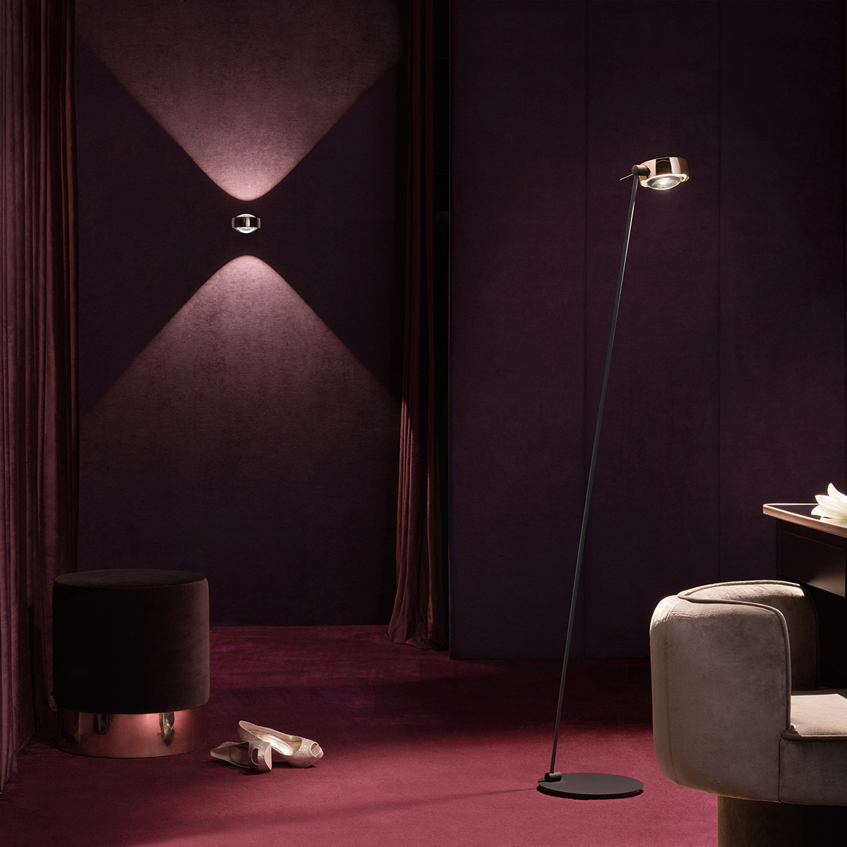 Occhio Sento D verticale up LED Wandleuchte und Occhio Sento E lettura LED Stehleuchte, Roségold / schwarz matt