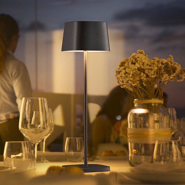 Helestra Kori LED Akkuleuchte, schwarz matt