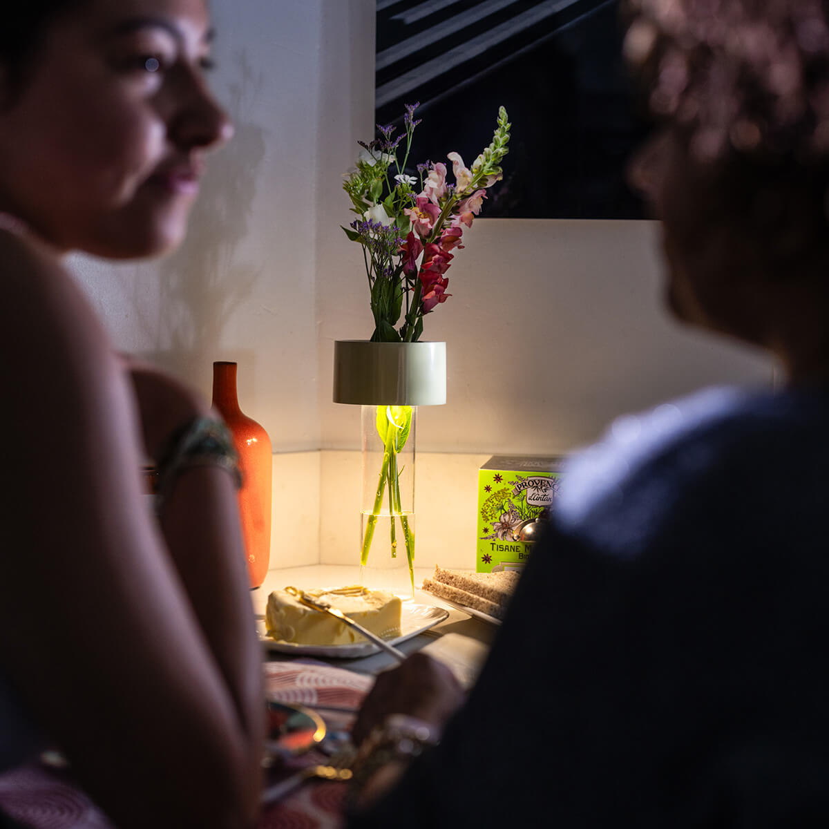Foscarini Fleur LED Tavolo Akkuleuchte & Vase, verde salvia (salbeigrün)