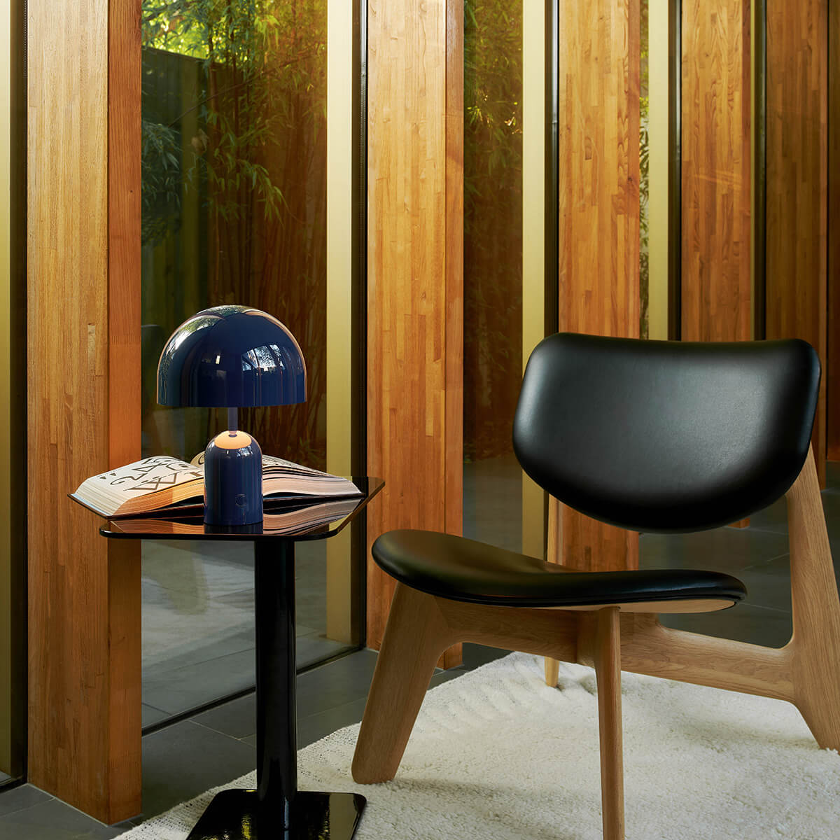 Tom Dixon Bell Portable LED Akkuleuchte, indigo glänzend