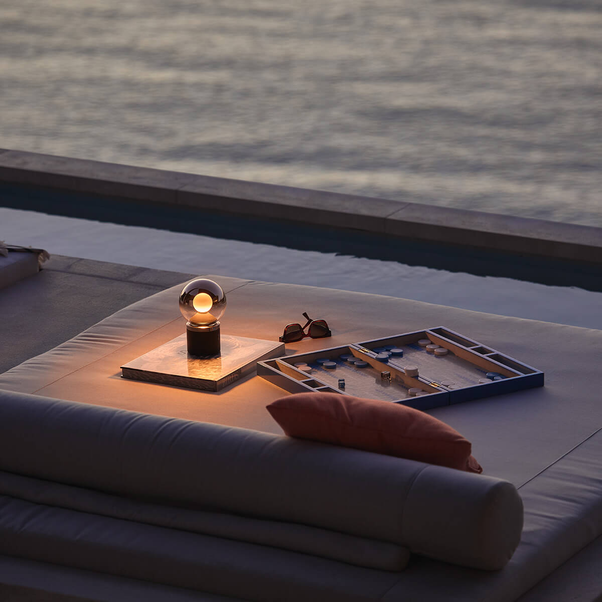 Occhio Luna pura LED Akkuleuchte, dark chrome