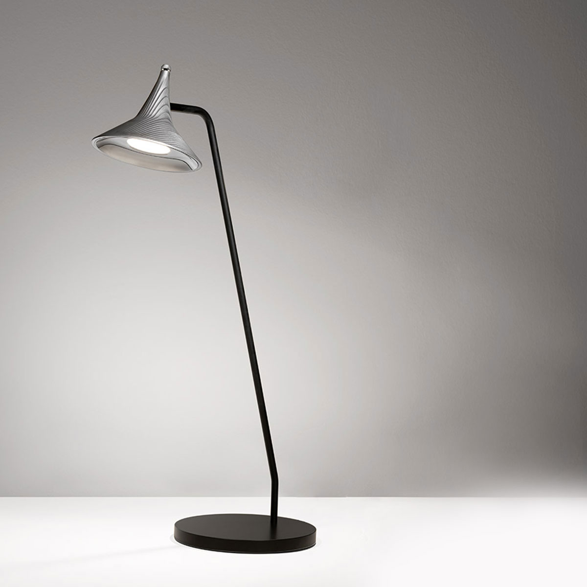 Artemide Unterlinden LED Tavolo, Aluminium / schwarz