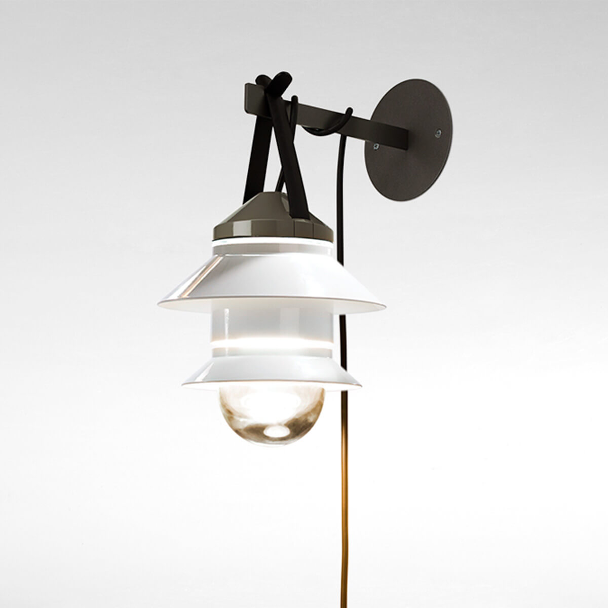 Marset Santorini Wandleuchte mit Wandhaken, Schirme: weiß