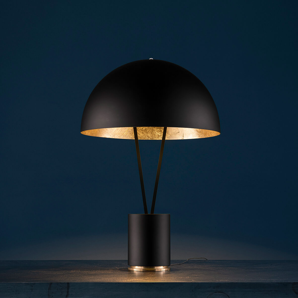 Catellani & Smith Ale Big LED Tischleuchte, schwarz / Goldfolie (Foto: Nava-Rapacchietta)