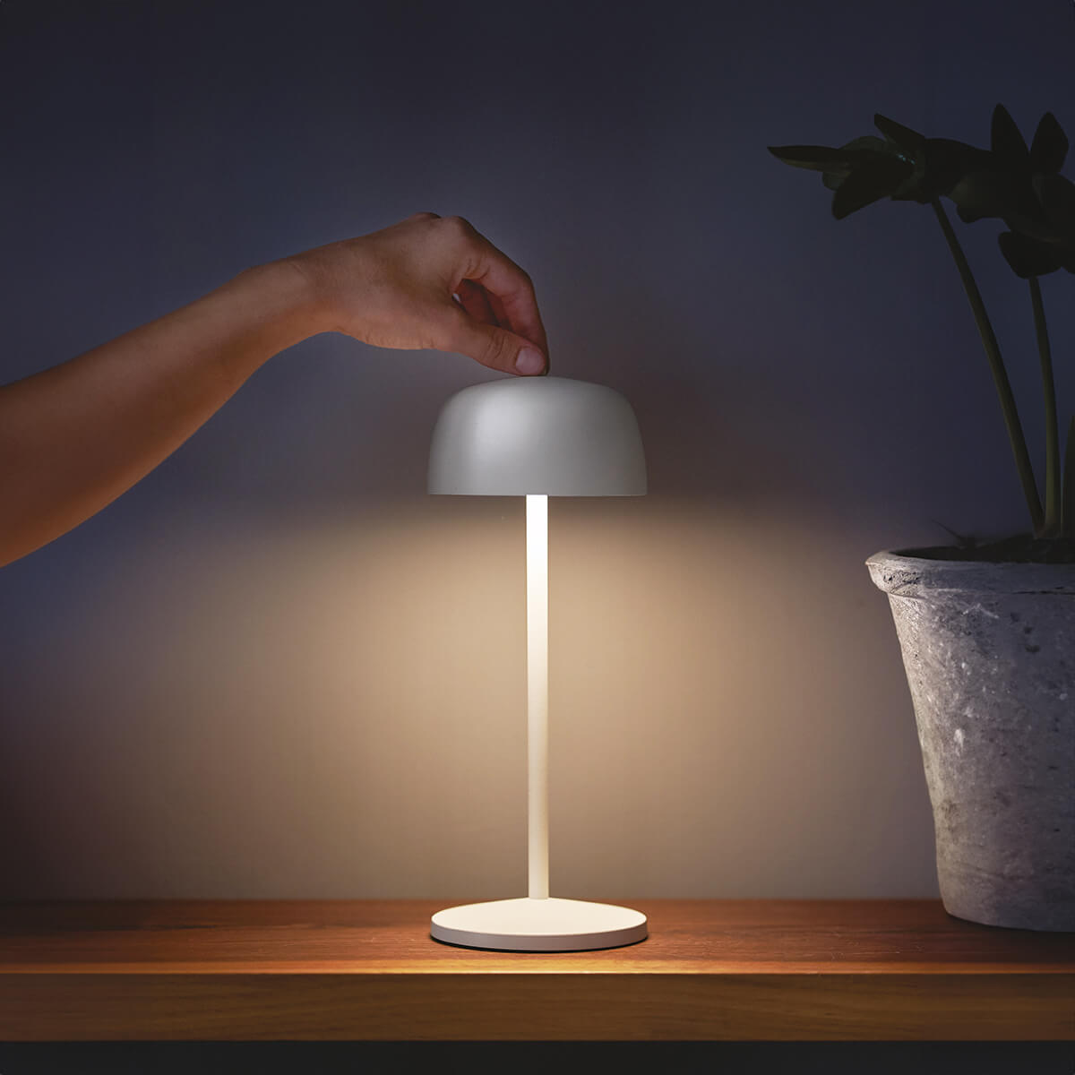 Zafferano AiLati Circe Pro LED Akkuleuchte, weiß, Drehdimmer