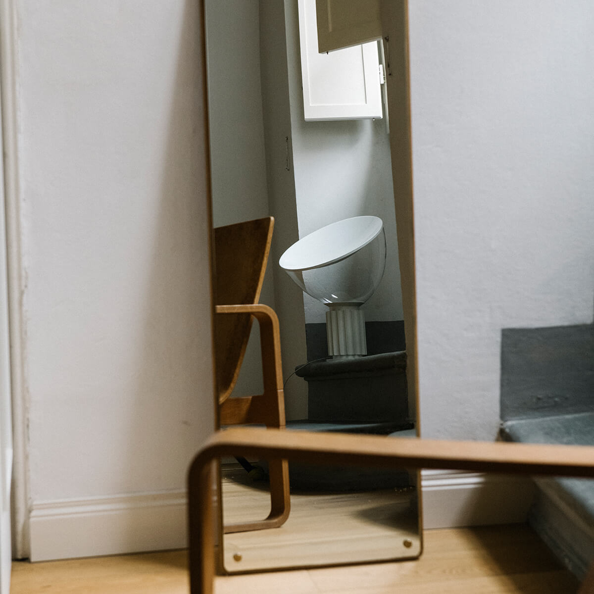 Flos Taccia Small LED Tischleuchte, weiß matt (©Flos)